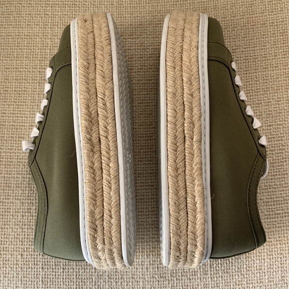 Authentic Prada platform sneakers in army green - Picture 4 of 9